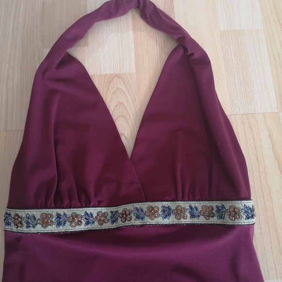 Beaded burgundy around the neck tank top - Picture 3 of 6